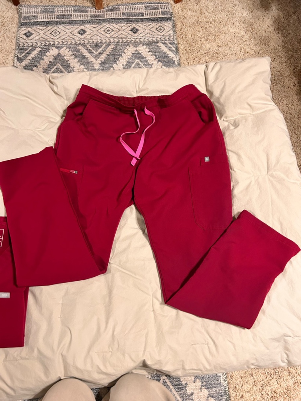 FIGS Women's Scrub Set  Pink color - Picture 8 of 10